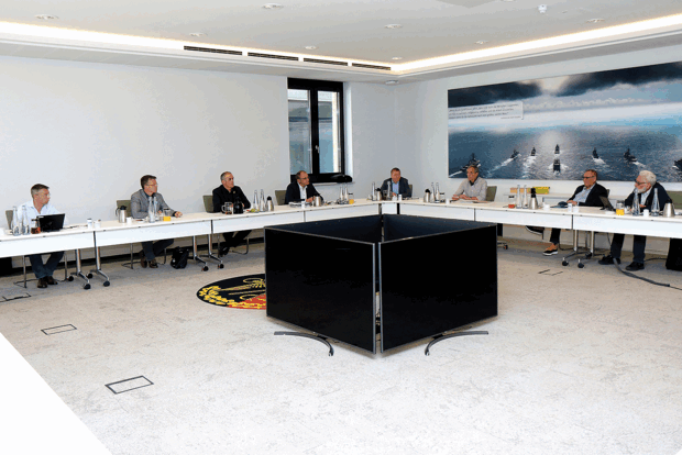 Auch die Unternehmensleitung tagte mit den Landesvorsitzenden und den stellvertretenden Landesgeschäftsführern. Foto: DBwV/Mika Schmidt