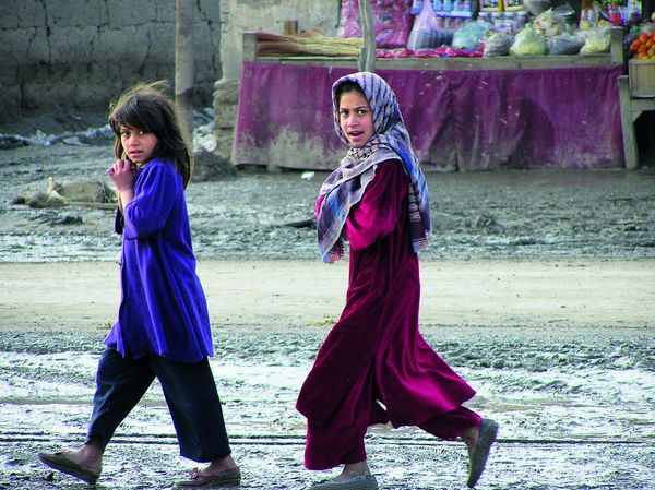 Kinder Afghanistans: Ohne Bildung keine Chance auf gute Arbeit. Ohne Frieden keine Bildung. Das Land ist immer noch gelähmt. Foto: Achim Wohlgethan/Econ Verlag