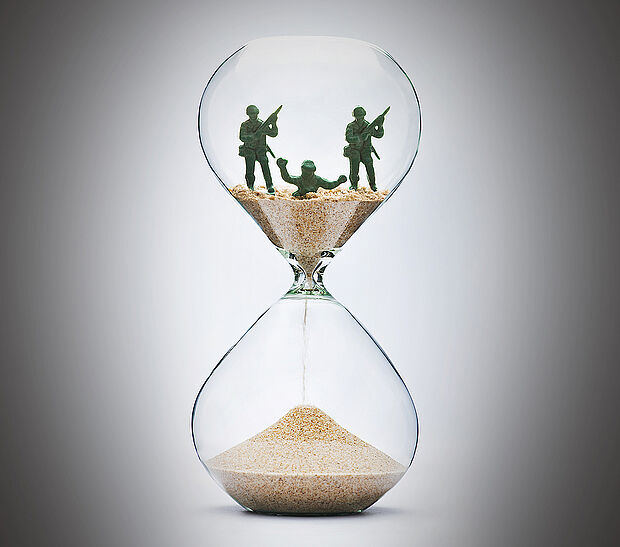Die Zeit läuft. (Fotos/Montage: Fotolia, DBwV/gr. Darrelmann)