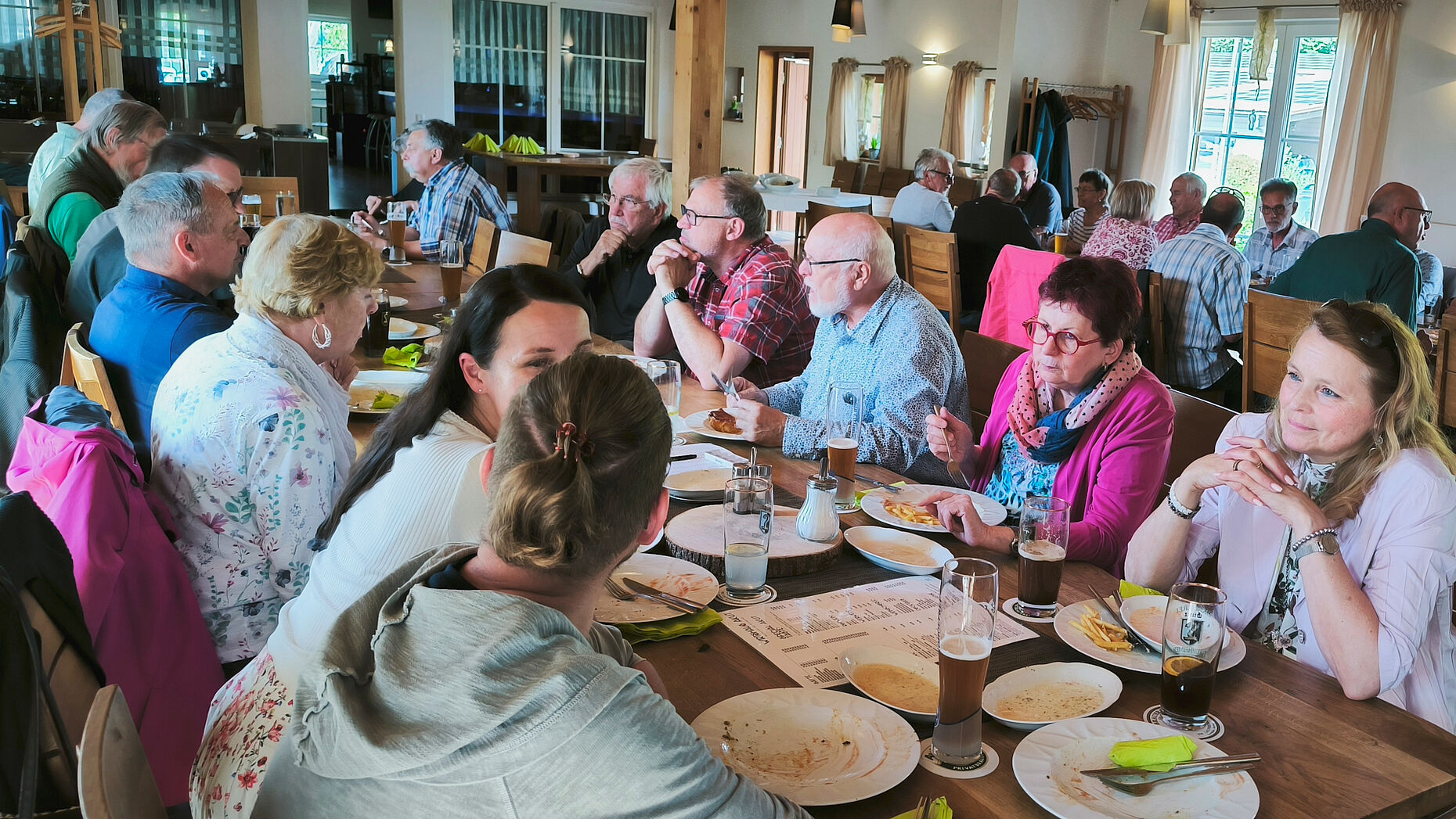 Das Grillfest bot den 32 Teilnehmern Gelegenheit zum kameradschaftlichen Austausch und zur Diskussion. Foto: Detlef Döring