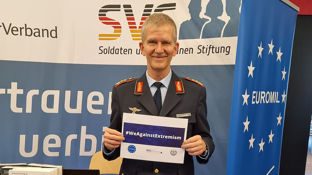 Ein Zeichen gegen Extremismus setzte bei der BSC auch Generalleutnant Martin Schelleis, Inspekteur der Streitkräftebasis. Foto: DBwV