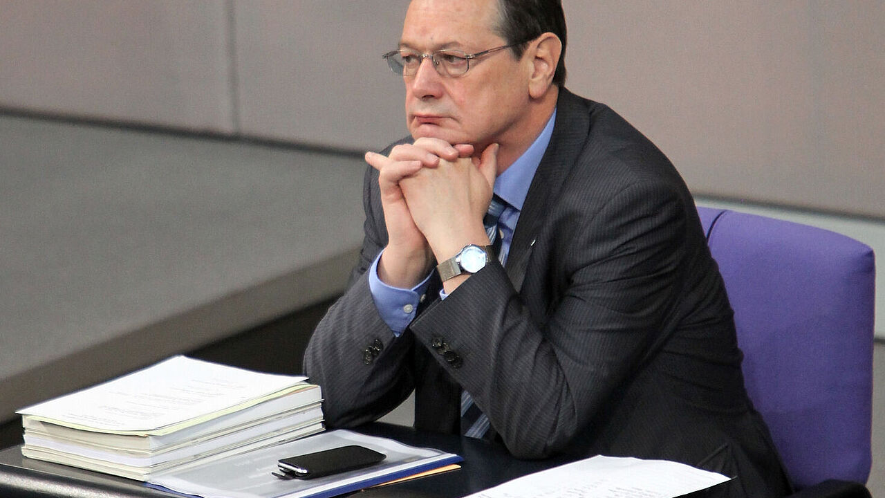 Der scheidende Wehrbeauftragte Hellmut Königshaus (Archivbild)