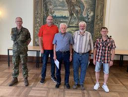 Normal Dahl, Michael Scholz mit den Geehrten und Dirk Jersch (rechts). Foto: DBwV