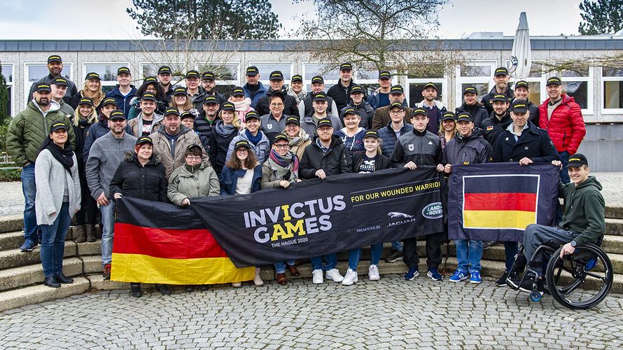 Deutsches Invictus Team mit Familien und Freunden beim Familienwochenende an der Sportschule der Bundeswehr in Warendorf. Foto: Bundeswehr / H. Kemper