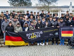 Deutsches Invictus Team mit Familien und Freunden beim Familienwochenende an der Sportschule der Bundeswehr in Warendorf. Foto: Bundeswehr / H. Kemper