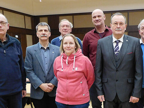 Der neue Vorstand der KERH Strausberg  (v.l.n.r.): Hauptmann a.D. Ralf Gollnik, Stabshauptmann a.D. Kurt Krieger, Oberstleutnant a.D. Holger Thielemann, Obermaat d.R. Anke Hedler, Hauptfeldwebel d.R. Jörg Werner, Oberstleutnant a.D. Horst Matschey und Hauptmann a.D. Martin Teichert. Foto: Horst Matschey