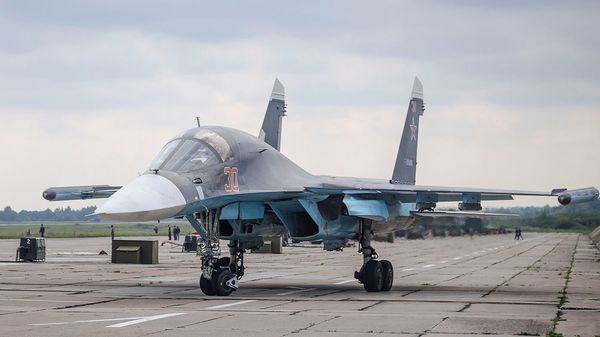 Ein Jagdbomber vom Typ Sukhoi SU-34 wird am 12. September auf einer Luftwaffenbasis in Weißrussland geparkt. Foto: dpa/picture-alliance
