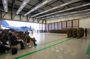 Soldaten des Taktischen Luftwaffengeschwaders 51 Immelmann werden vom Fliegerhorst Jagel in den Syrien-Einsatz verabschiedet, am 10.12.2015. Foto: Bundeswehr/Jane Schmidt