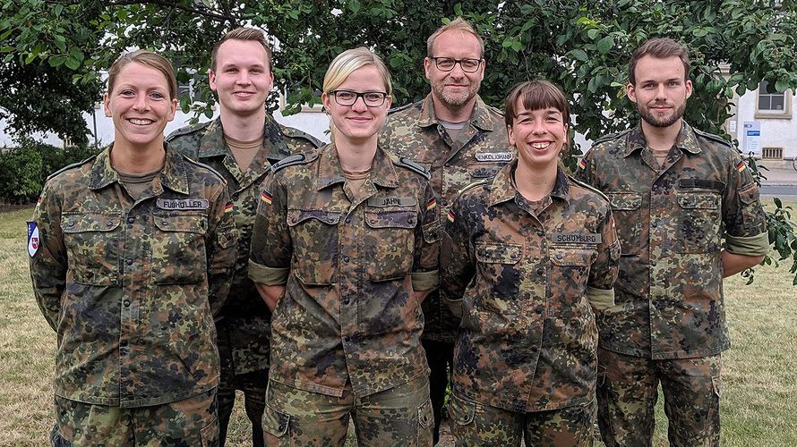 Hauptmann Sarah Fußhöller (v. l.), Hauptgefreiter Dennis Ferner, Stabsunteroffizier Sarah Hähne, Stabsfeldwebel Ingo Henkenjohann, Obermaat Emelie Schönburg und Feldwebel Jan Weise. Foto: DBwV