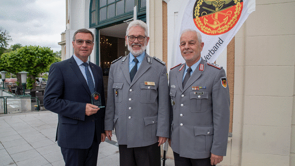 Horst Gies, Erster Kreisbeigeordneter, Oberstleutnant a.D. Thomas Sohst und Oberst Erwin Mattes, Kommandeur Landeskommando Rheinland-Pfalz (v.l.). Foto: DBwV/Bombeke