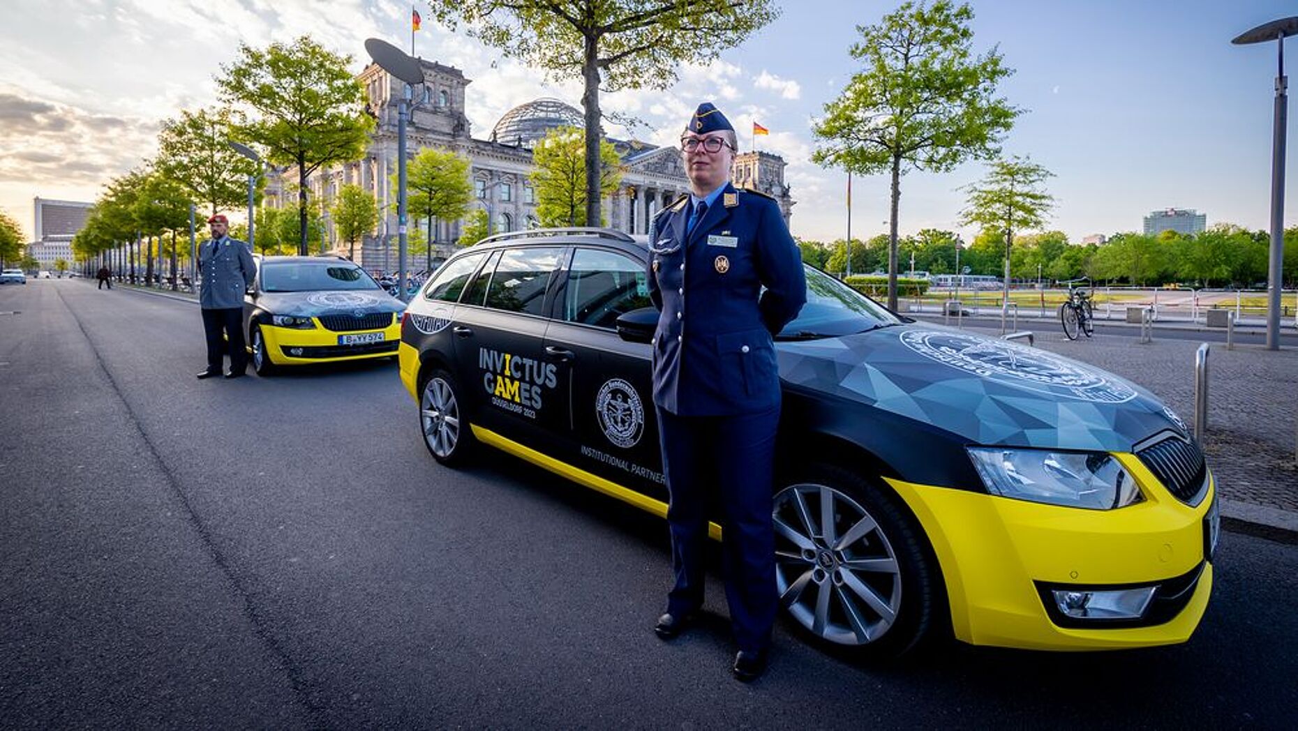 Mit speziell folierten Autos im Invictus-Look hat der DBwV deutschlandweit Werbung für die Invictus Games Düsseldorf 2023 gemacht. Foto: DBwV/Bombeke