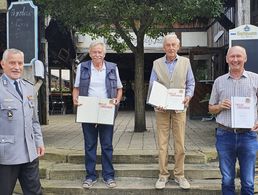 Bezirksvorsitzender Hauptmann Roland Ehrenberger mit Vorsitzendem Ludwig Birngruber, Manfred Reimer und Gerd Moritz. Foto: sKERH Neuburg/Donau