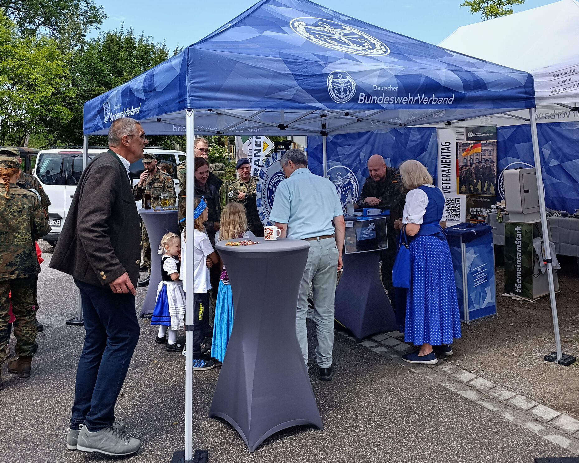 Auch der Info-Stand der neu gegründeten StoKa Murnau am Staffelsee war ein beliebter Anlaufpunkt. Foto: Jürgen Schreier