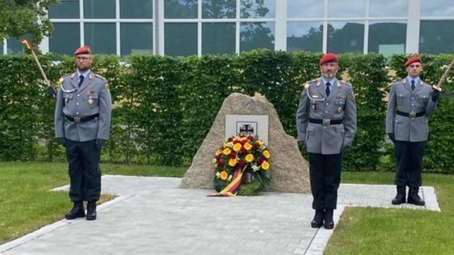 Bei einmem feierlichen Appell wurde an Major Jörn Radloff erinnert. Foto: Bundeswehr