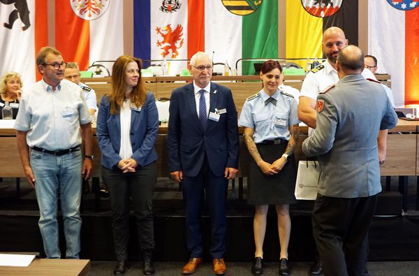 Der Landesvorsitzende Hauptmann Ralf Baasch bedankt sich beim Präsidium für die Durchführung der Landesversammlung. Foto: DBwV/Kruse