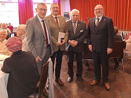 Manfred Lidl (von links), Hans-Eckard Wargenau, Manfred Stüdemann vom Vorstand und Ulf Marcus Grube. Foto: DBwV