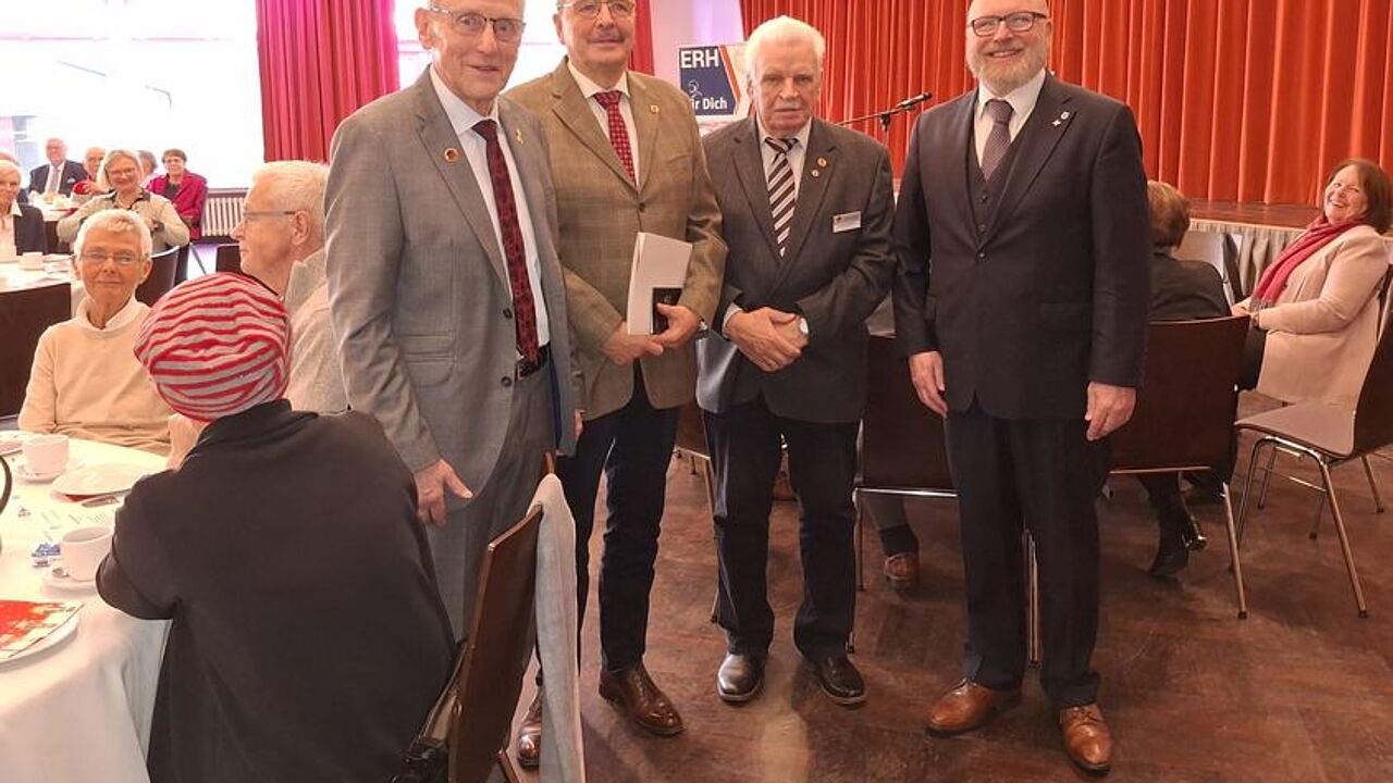 Manfred Lidl (von links), Hans-Eckard Wargenau, Manfred Stüdemann vom Vorstand und Ulf Marcus Grube. Foto: DBwV