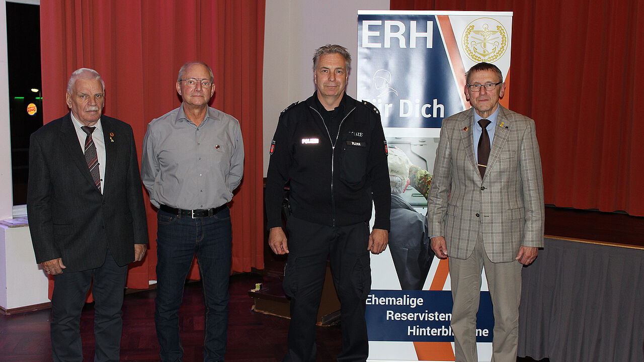 In Munster: Manfred Stüdemann vom Kameradschaftsvorstand, Ulrich Hildebrandt, Holger Plehn und Manfred Lidl (v.l.n.r.). Foto: DBwV