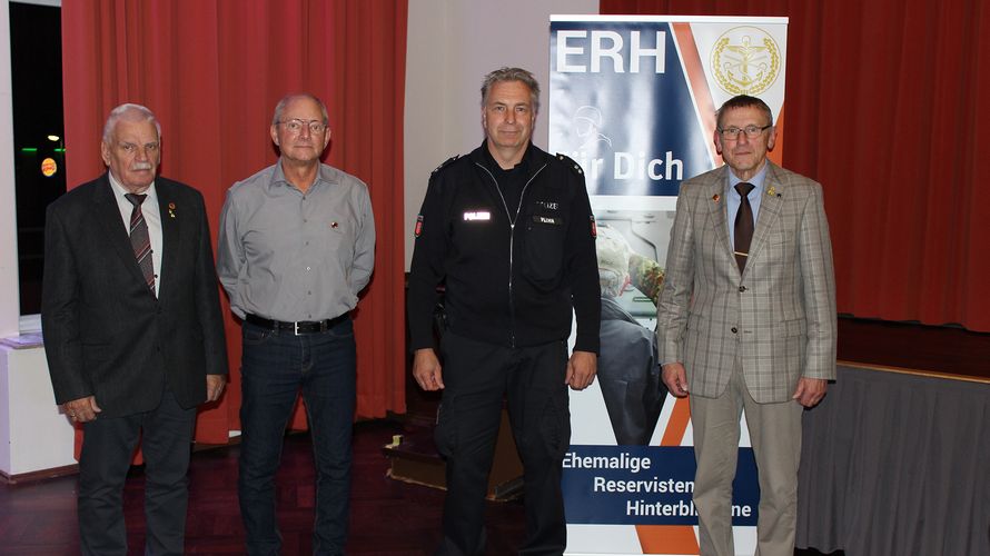 In Munster: Manfred Stüdemann vom Kameradschaftsvorstand, Ulrich Hildebrandt, Holger Plehn und Manfred Lidl (v.l.n.r.). Foto: DBwV