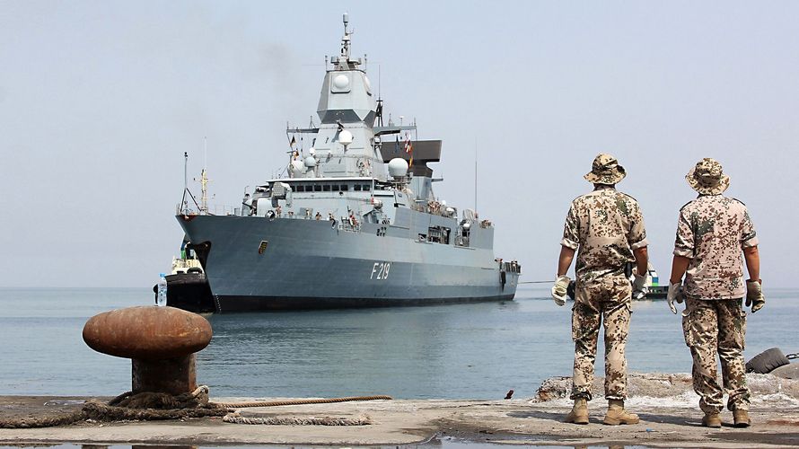 Einsatz zur See: Die Bundeswehr beteiligt sich an der Mission Atalanta am Horn von Afrika zur Abwehr der Piraterie. Foto: Bundeswehr/FK Wolff
