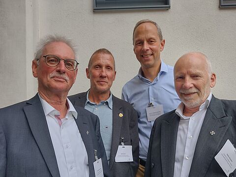 Stabsfeldwebel a.D. Andreas Priesemann (von links), Oberstabsfeldwebel a.D. Axel Speer, Oberstleutnant d.R. Dr. Hendrik Hoppenstedt (CDU) und Oberstabsfeldwebel a.D. Heiko Kamann. 