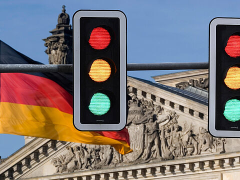 Bis eine mögliche Regierung von SPD, Bündnis 90/Die Grünen und FDP - die sogenannte Ampel -  steht, braucht es noch langwierige und wahrscheinlich zähe Verhandlungen. Foto: picture alliance / Sven Simon