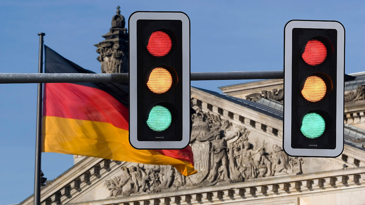 Bis eine mögliche Regierung von SPD, Bündnis 90/Die Grünen und FDP - die sogenannte Ampel -  steht, braucht es noch langwierige und wahrscheinlich zähe Verhandlungen. Foto: picture alliance / Sven Simon