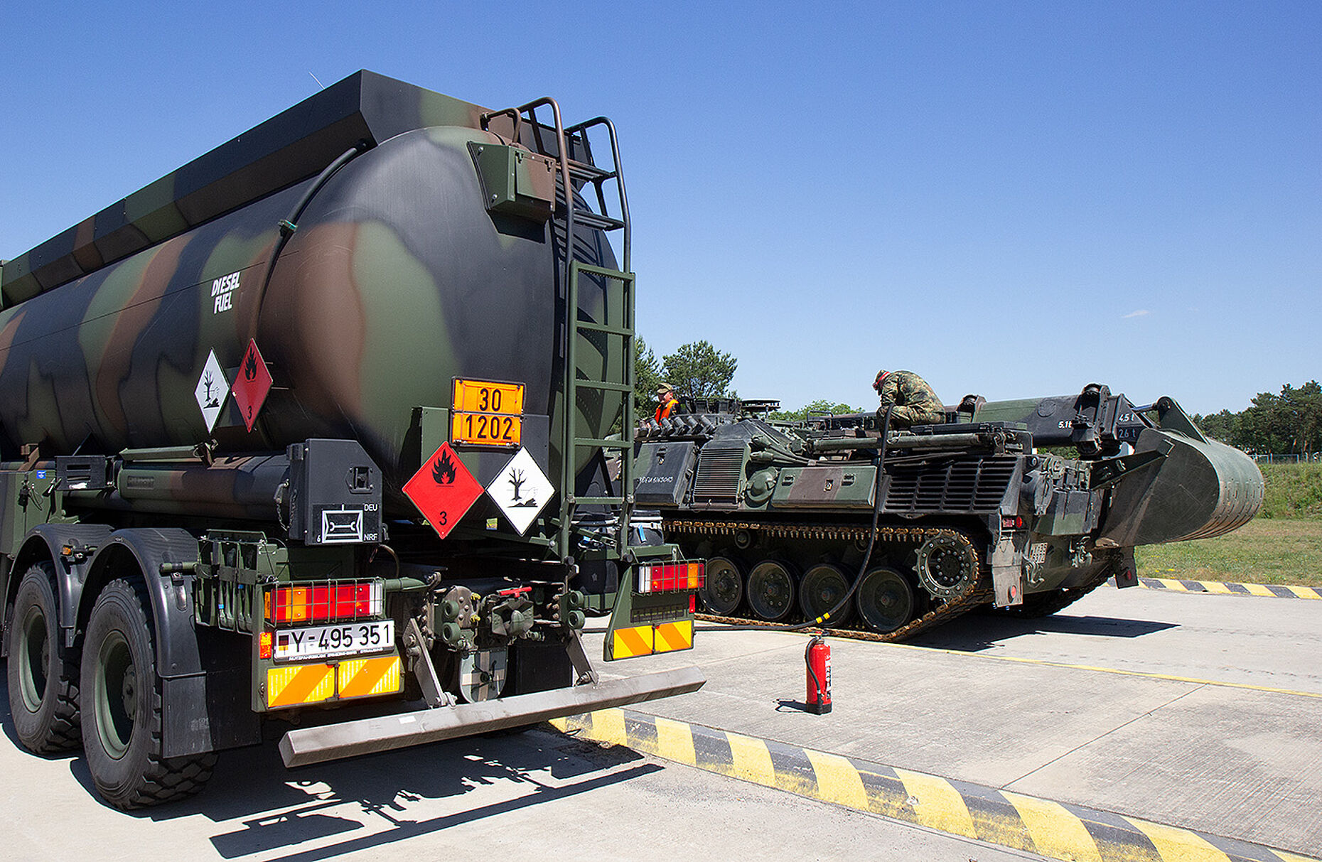 Mehr als 275.000 Liter Kraftstoff: Die Fahrzeuge werden vor Ort vollgetankt. Foto: DBwV/Vieth