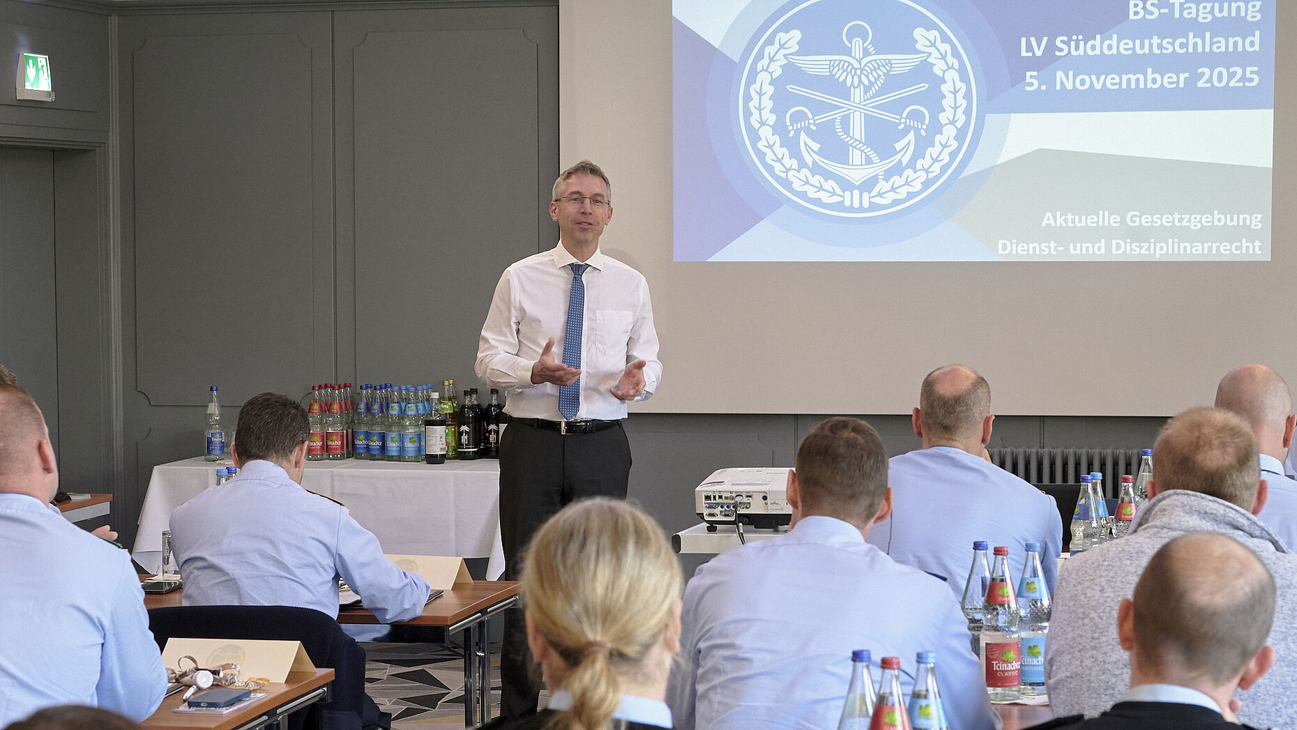 Justitiar Christian Sieh nahm den freiwilligen Wehrdienst unter kritischen Blick. Foto: DBwV/Ingo Kaminsky