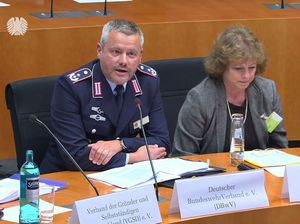 Für den DBwV nahm der Vorsitzende des Fachbereichs Besoldung/Haushalt/Laufbahnrecht, Oberstleutnant i.G. Detlef Buch, an der Öffentlichen Anhörung zum VEG im Bundestag teil. Foto: Bundestag