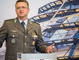 Bundesvorsitzender André Wüstner spricht beim CDU/CSU-Kongress zum Thema "Bundeswehr stärken". Foto: DBwV/Yann Bombeke