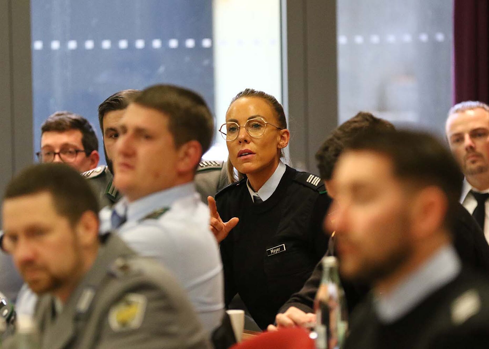 Die Tagungsteilnehmer nutzten rege die Gelegenheit, um mit den Referenten aktuelle, mannschaftsspezifische Themen zu diskutieren. Foto: DBwV/Flachsmeier