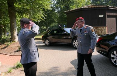 Der stellvertretende Landesvorsitzende Gerd Dombrowski begrüßte den Generalinspekteur. Foto: LV Nord