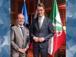 Für den DBwV nahm der stellvertretende Landesvorsitzende West, Stabsfeldwebel Volker Keil (links), an dem Empfang teil. Rechts im Bild Ministerpräsident Hendrik Wüst. Foto: DBwV   