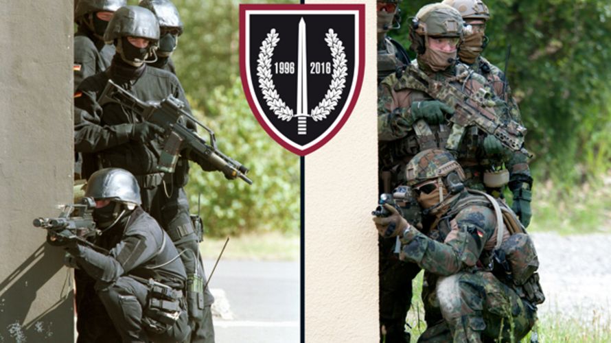 Das KSK gestern und heute: Zum 20. Geburtstag hat die Spezialeinheit ein Foto aus dem Gründungsjahr 1996 nachgestellt. Foto: Bundeswehr