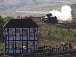 Schützenpanzer Marder beim Abschuss einer Panzerabwehrlenkrakete Milan. ©Bundeswehr/Trotzki. Archivbild