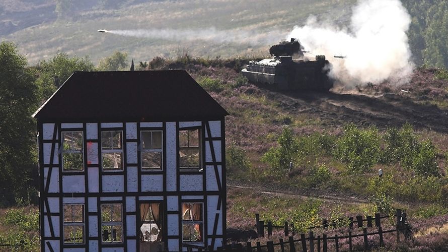 Schützenpanzer Marder beim Abschuss einer Panzerabwehrlenkrakete Milan. ©Bundeswehr/Trotzki. Archivbild