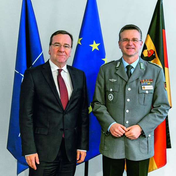 Oberst André Wüstner (r.) sprach auch mit Verteidigungsminister Boris Pistorius. Foto:DBwV/Firyn