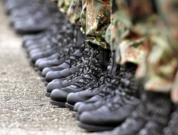 Hunderten Verdachtsfällen von Rechtsextremismus geht der MAD nach. Doch Jahr für Jahr bestätigen sich nur wenige Fälle. Foto: dpa