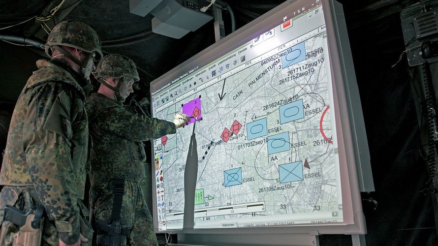 Lagebeurteilung in der Operationszentrale bei einer Übung in Munster. In der deutschen Sicherheitspolitik fehlt es an klaren Strategien Foto: Bundeswehr/Trotzki