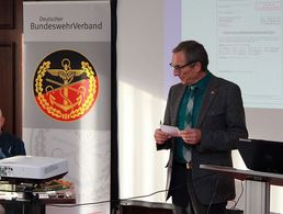 Stärk eröffnet die Tagung und übergibt für die Durchführung an Klaus-Hermann Scharf.