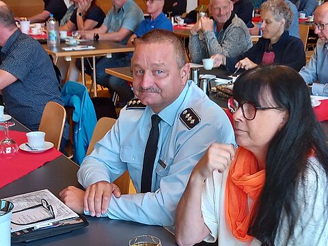 Auch in Begleitung ihrer Ehefrauen ließen sich in Koblenz zukünftige Pensionäre zu den Konsequenzen des Dritten Lebensabschnittes informieren. Foto: Gerald Arleth
