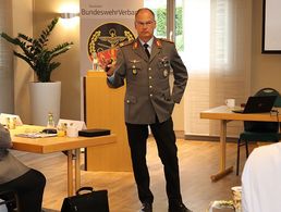 Brigadegeneral Hans-Dieter Müller informierte zu Neuigkeiten aus der Personalführung. Foto: DBwV