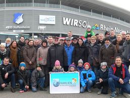 Angehörige von Einsatzsoldaten beim Bundesliga-Fußballspiel in Hoffenheim. Foto: DBwV