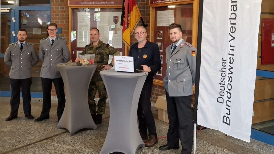 Munster: Die Begrüßung erfolgte in der Kaserne Panzertruppenschule. Foto: LV Nord