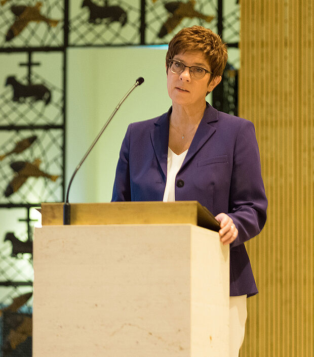 Verteidigungsministerin Annegret Kramp-Karrenbauer hielt eine Ansprache. Foto: W. Linkmann