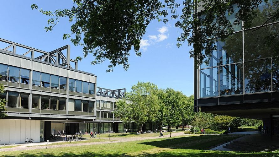 Ein Angehöriger der Helmut-Schmidt-Universität Hamburg hat sich mit Covid-19 infiziert. Die HSU ist kurzzeitig abgeriegelt worden. Foto: Reinhard Scheiblich/HSU