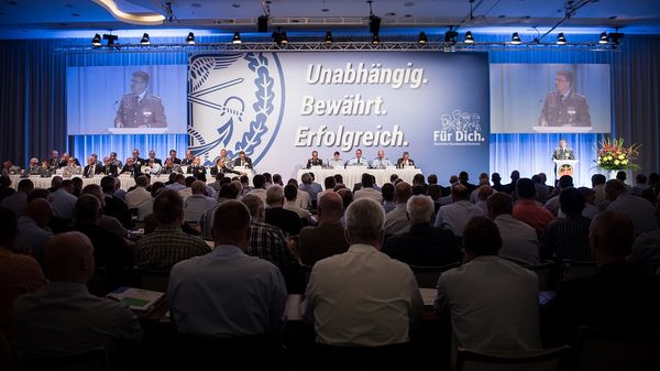257 Stimmberechtigte entscheiden bei der 20. Hauptversammlung in Berlin über die Zukunft des DBwV Foto: DBwV/Scheurer