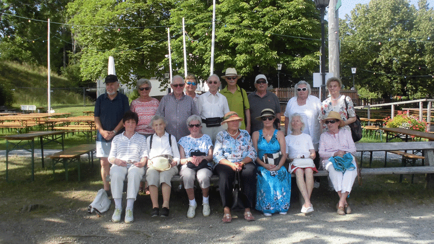 Teilnehmer der Schifffahrt mit der Organisatorin Eleonore Zenkel (2.Reihe, 2.v.r.). Foto: Wolfgang Koepke