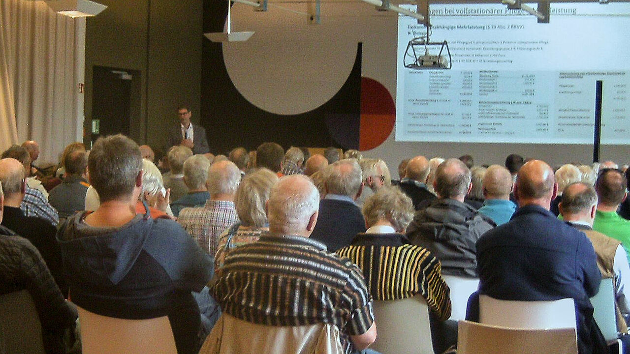 Die Kameradschaft ERH Ulm/Neu-Ulm versammelte rund 120 Mitglieder im Casino der Rommel-Kaserne in Dornstadt zur Informationsveranstaltung über Neuerungen bei Beihilfe und Pflege. Foto: JAG